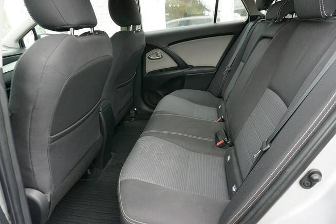 Toyota Avensis polski salon