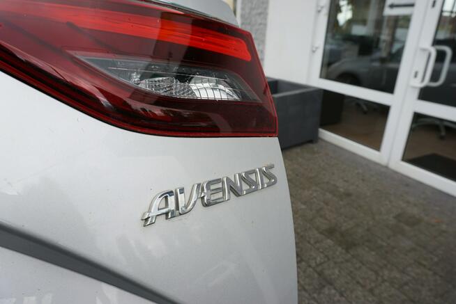 Toyota Avensis polski salon