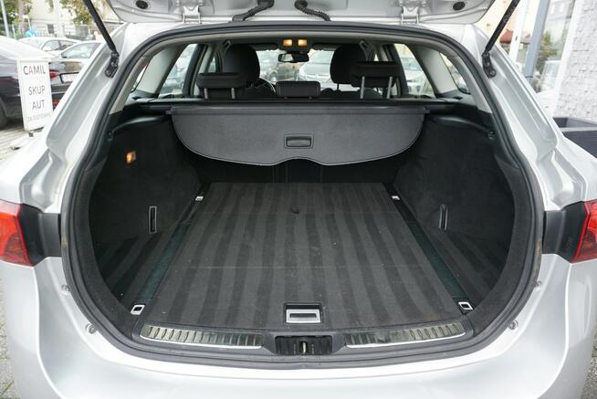 Toyota Avensis polski salon