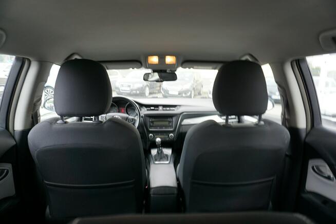 Toyota Avensis polski salon