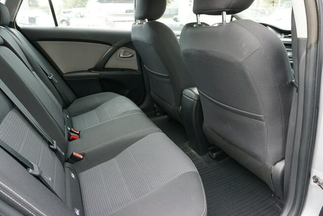 Toyota Avensis polski salon