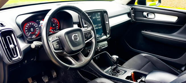 Volvo XC 40 D3 Momentum, super stan, zadbany, bezwypadkowy