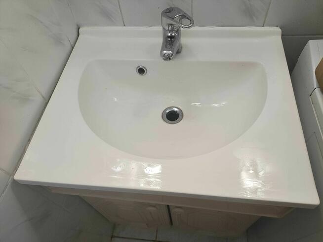 Umywalka łazienkowa szafka Zlew zlewozmywak kran Bateria