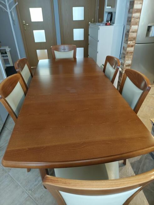 Stoł i sześć krzeseł