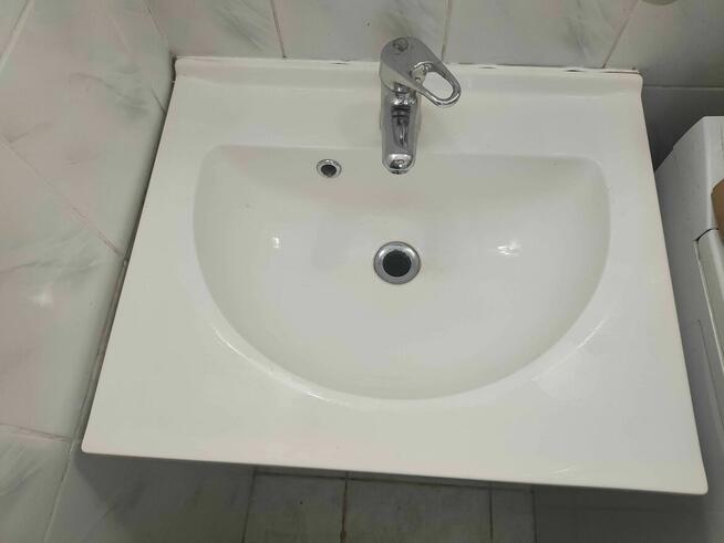 Umywalka łazienkowa szafka Zlew zlewozmywak kran Bateria