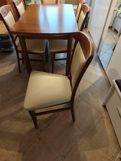 Stoł i sześć krzeseł