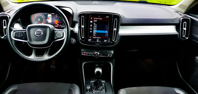 Volvo XC 40 D3 Momentum, super stan, zadbany, bezwypadkowy