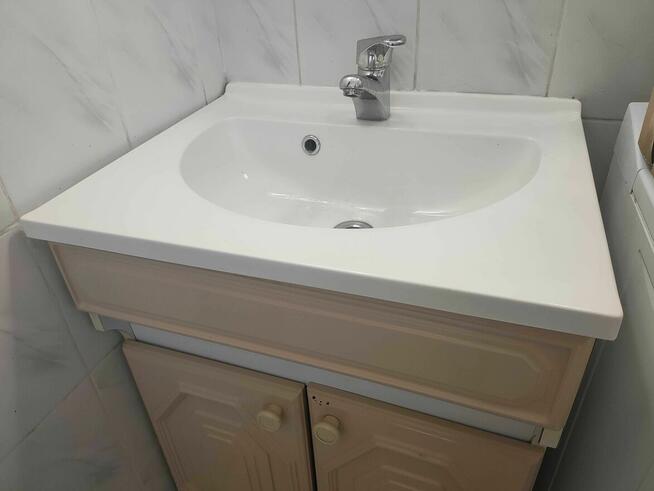 Umywalka łazienkowa szafka Zlew zlewozmywak kran Bateria