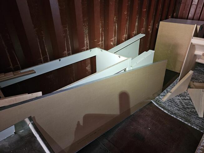 Syndyk sprzeda meble i wyposażenie wnętrz - 90% ceny