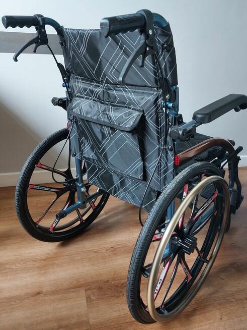 Ultralekki wózek inwalidzki Whelle Light