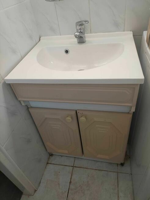 Umywalka łazienkowa szafka Zlew zlewozmywak kran Bateria