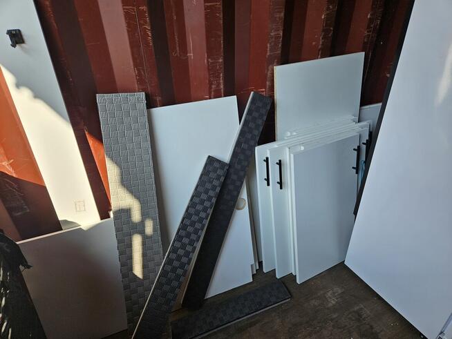 Syndyk sprzeda meble i wyposażenie wnętrz - 90% ceny