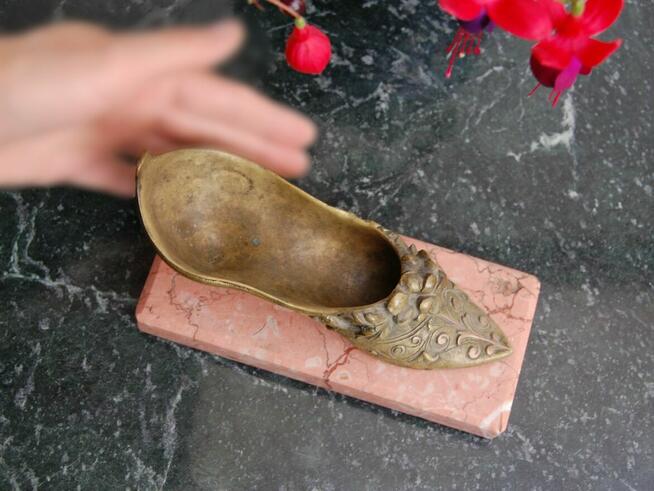 Barokowy but, popielniczka, mosiądz, różowy marmur, barok