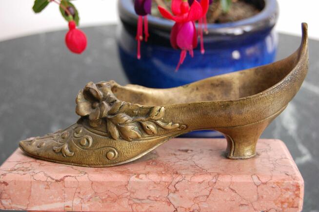 Barokowy but, popielniczka, mosiądz, różowy marmur, barok