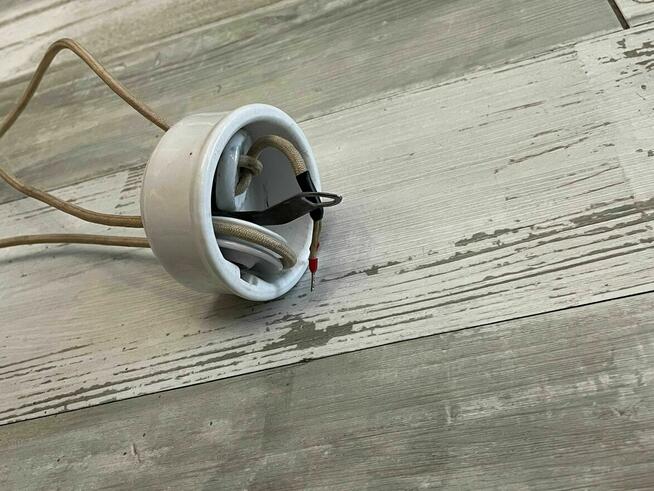 Stara lampa wisząca kuchenna z przeciwwagą porcelanową