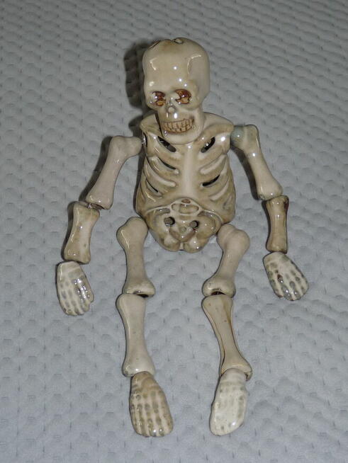 Ceramiczna figurka kościotrupa lampka na Halloween