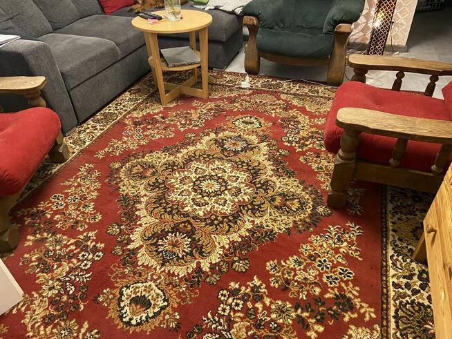 Piekny dywan z czasów PRL-u