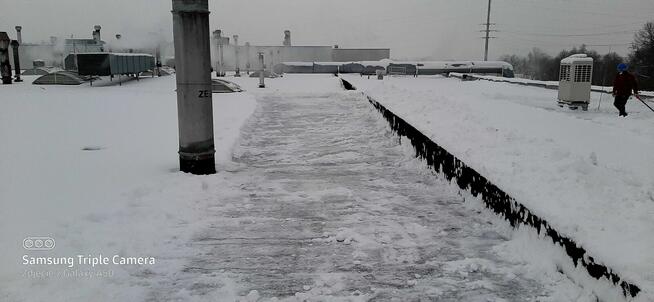 Odśnieżanie dachów płaskich.