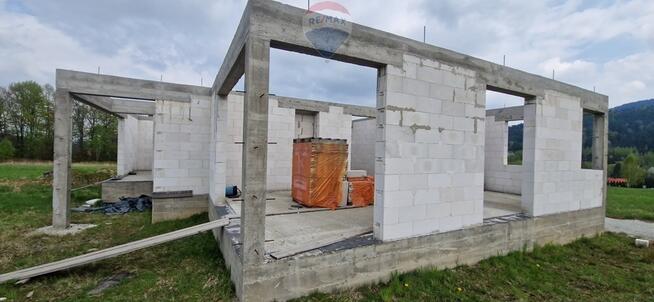 Rozpoczęta budowa domu na widokowe działce w górac