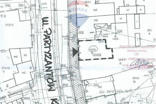 Działka pod zabudowę usługowo-handlowo-mieszkalną.