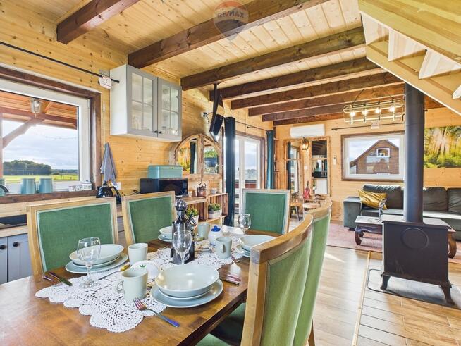 Kompleks sześciu domków letniskowych