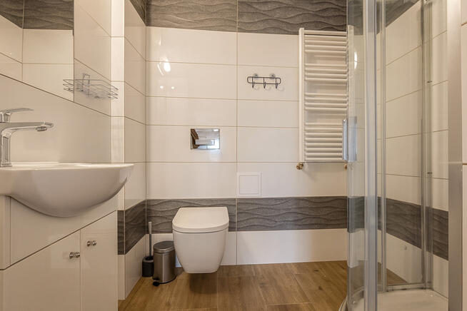 Gotowiec inwestycyjny-3 studia +4 pok. poddasze