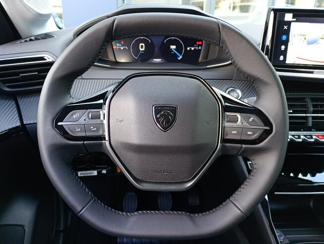 Peugeot 208 Allure 1.2 100KM pakiety Vision nav, Drive assist