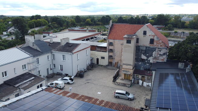 Kompleks budynków przy ul. 6 Sierpnia w Puławach..