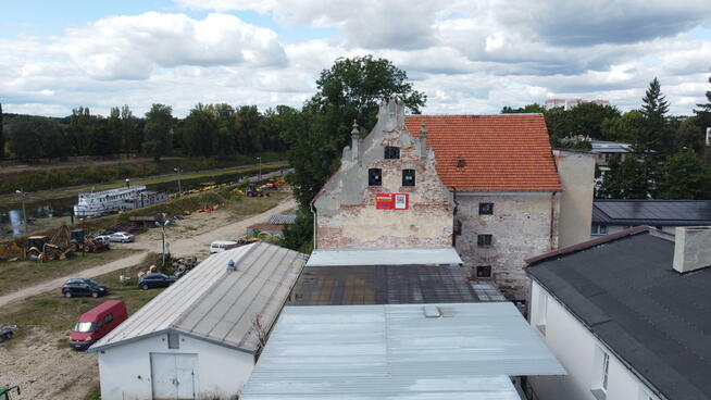 Kompleks budynków przy ul. 6 Sierpnia w Puławach..