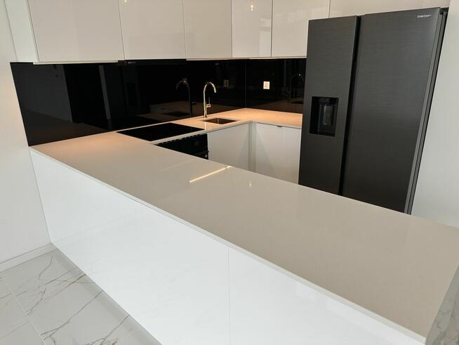 Nowy, luksusowy i ekskluzywnie wykończony apartament o pow.: