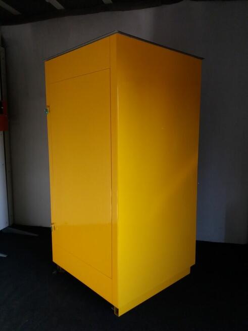 Zniczomat, automat sprzedający do wkładów i zniczy