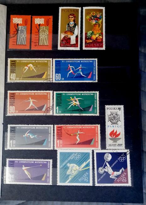 Polska. Klaser w etui z 340 znaczkami+ 4 bloczki. Sprzeda