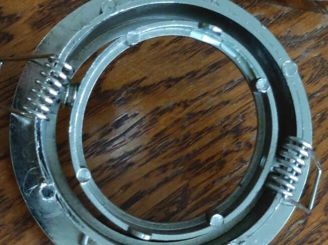 oprawki do żarówek oczka halogenowe ledowe oprawy oświetleni