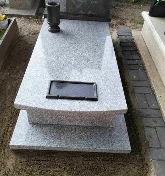 Sprzątanie grobów.