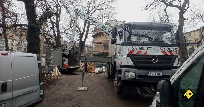 Wynajem dźwigów i podnośników koszowych