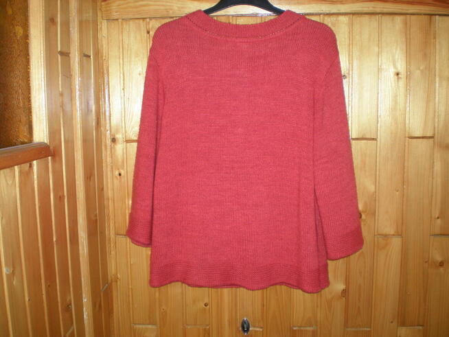 Sweter damski w kolorze czerwonym, rozmiar 44. Używany.