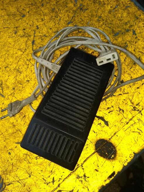 Pedał przyspieszacza maszyny do szycia z przewodem, 70 zł.