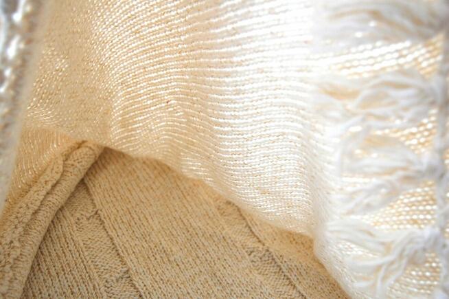 Poncho, ponczo damskie kremowobiałe, Portugalia wełna melanż