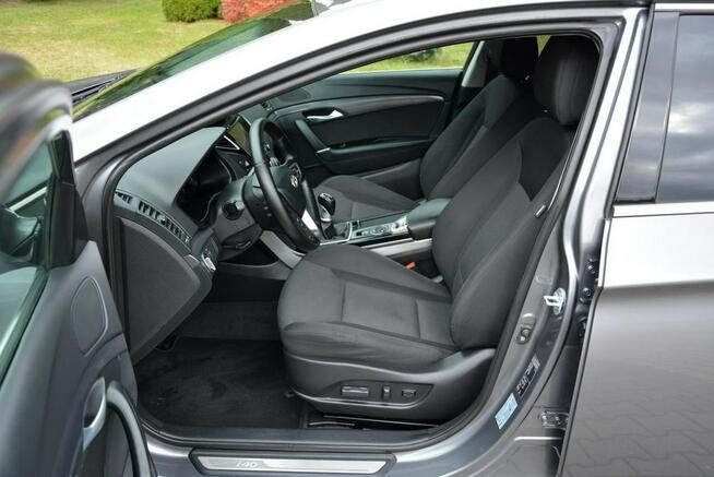 Hyundai i40 bi-Xenon Ledy Navi Kamera Klimatronic 2xParktr Keyless go ASO