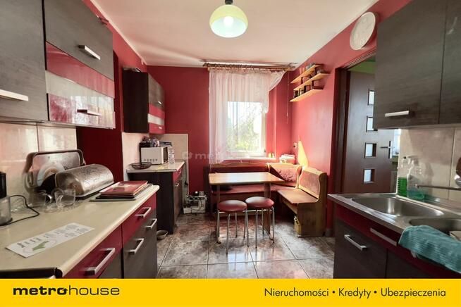 Dom na wzgórzu zapierającym dech widokiem.