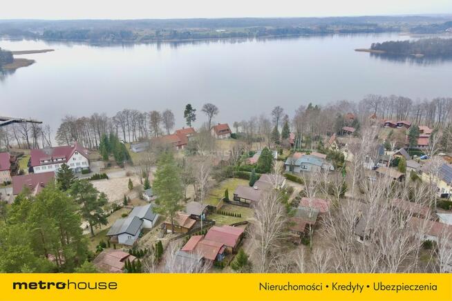 Domek rekreacyjny w lesie nad jeziorem Narie.