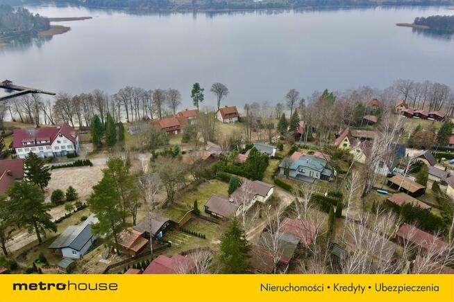 Domek rekreacyjny w lesie nad jeziorem Narie.