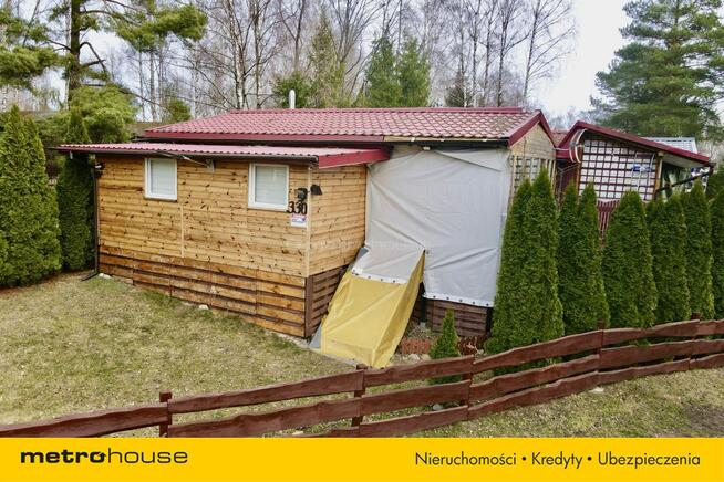 Domek rekreacyjny w lesie nad jeziorem Narie.