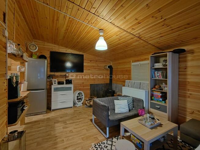 Domek rekreacyjny w lesie nad jeziorem Narie.