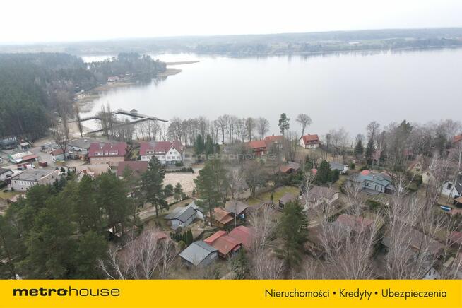 Domek rekreacyjny w lesie nad jeziorem Narie.