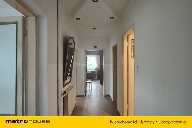 Dom z zabudowaniami gospodarczymi w Katlewie.