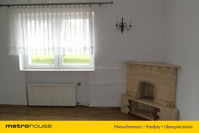 Dom z zabudowaniami gospodarczymi w Katlewie.