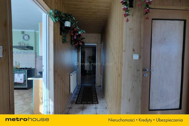 Dom na wsi z dużą działką i zabudowaniami gospodar