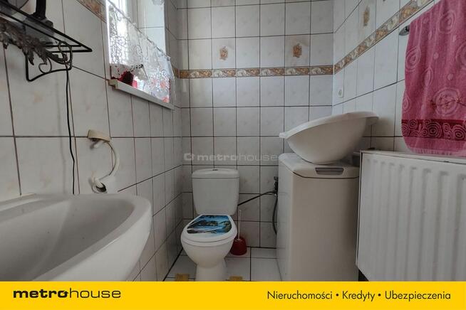 Dom na wsi z dużą działką i zabudowaniami gospodar