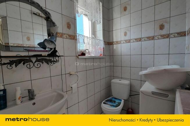 Dom na wsi z dużą działką i zabudowaniami gospodar